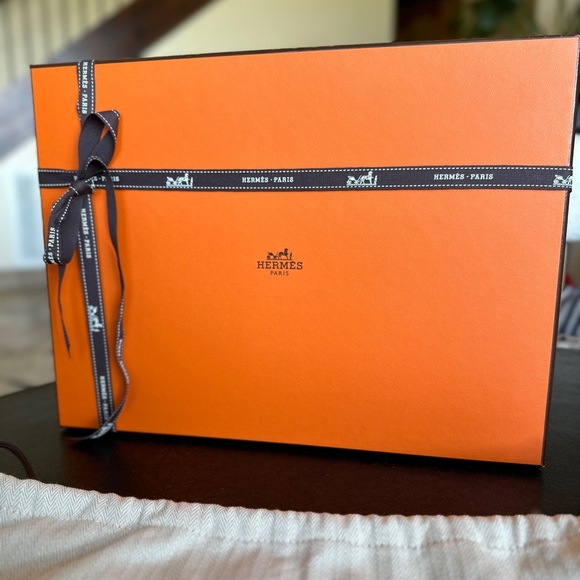 NEW 2023 Authentic Hermes In the Loop 18 Black Taurillon Leather PHW Picotin - Picture 8 of 10